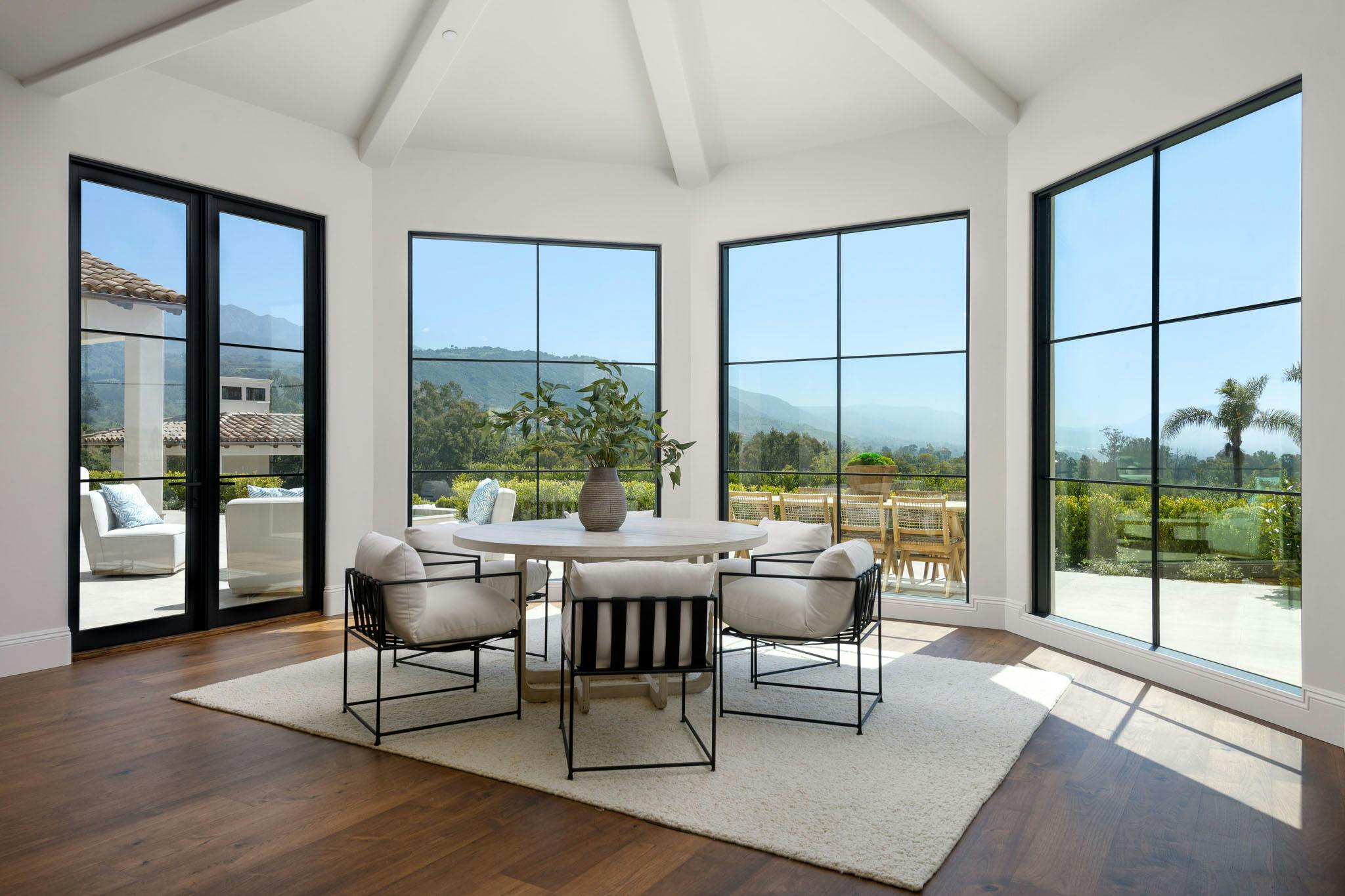 Meridith-Baer-Home-Estate-Southern-California-Montecito-Ranch-Estate-Dining